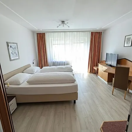 ホテル Gaestehaus Am Kurpark