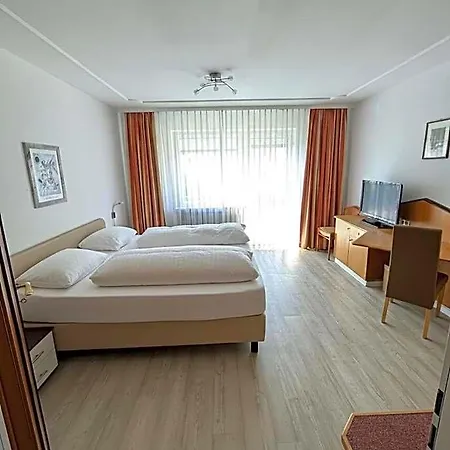 Hotel Gaestehaus Am Kurpark 3*