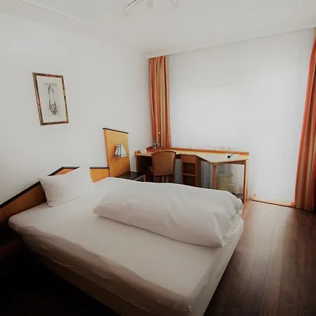 酒店 Gaestehaus Am Kurpark 3*